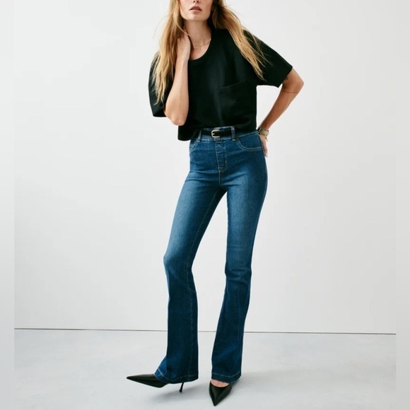 Spanx Shape EveryWear Flare Jeans Authentic Blue - Picture 2 of 12